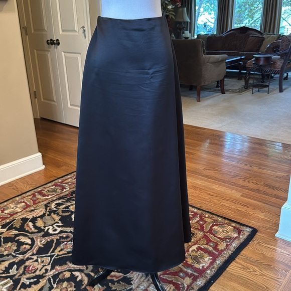 Xscape Women’s Floral Long Satin Skirt Black Size 10 - Picture 3 of 17